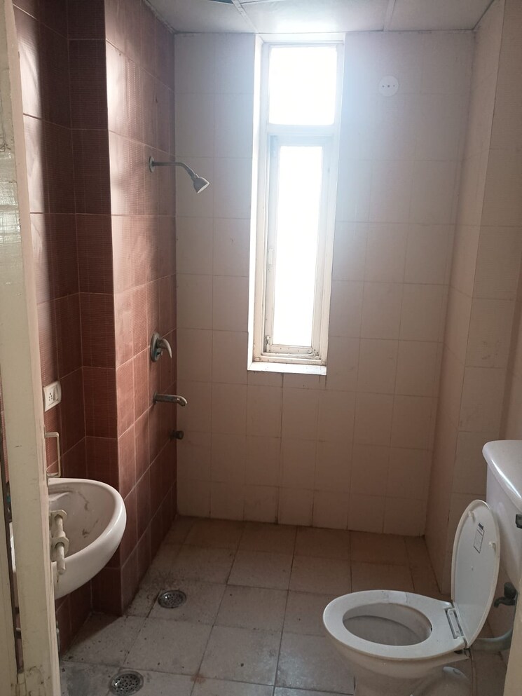 Bathroom, the-defence-personnel 4 Bedroom 3000 Sq.Ft. Apartment In Sector 45 Faridabad 9315936