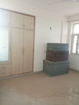 Room in 4 BHK Apartment at The Defence Personnel, Sector 45 – for Sale