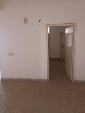 Room in 4 BHK Apartment at Sector 45 – for Sale