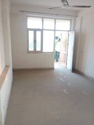 Room in 4 BHK Apartment at The Defence Personnel, Sector 45 – for Sale