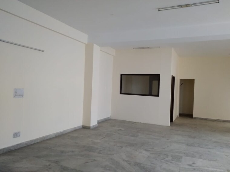 Room, sector 63 Commercial Industrial Plot 1600 Sq.Ft. In Sector 63 Noida 9315955