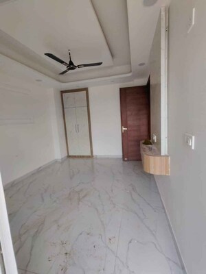 Room in 2 BHK Apartment at VVIP Homes, Gaur City 2 – for Rent