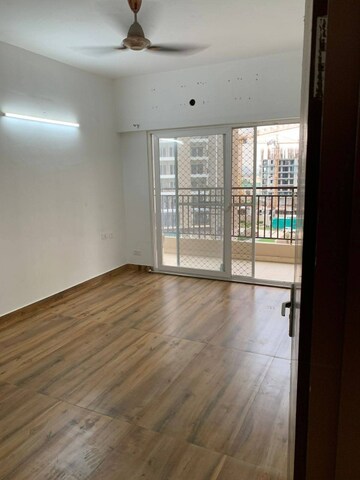 Room in 2 BHK Apartment at VVIP Homes, Gaur City 2 – for Rent
