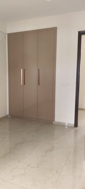 Room in 3 BHK Apartment at M3M Soulitude, Sector 89 – for Rent