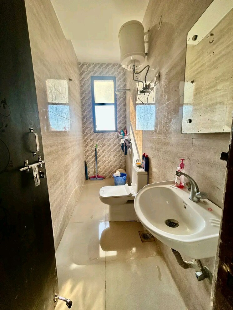 Bathroom, palm-residency-chhatarpur 2 Bedroom 1000 Sq.Ft. Builder Floor In Chattarpur Delhi 9316049