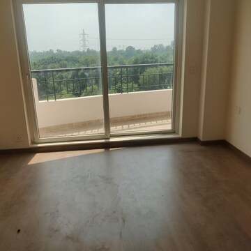 Room in 3 BHK Apartment at Ansal Crown Heights, Pahladpur Village – for Rent