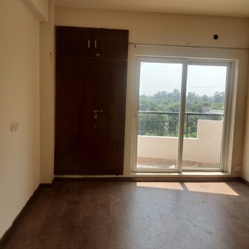 Room in 3 BHK Apartment at Ansal Crown Heights, Pahladpur Village – for Rent