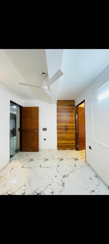 Room in 1 BHK Builder Floor at Saket – for Rent