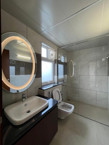 Bathroom in 4 BHK Apartment at Prestige Fairfield, Rmv 2nd Stage – for Rent
