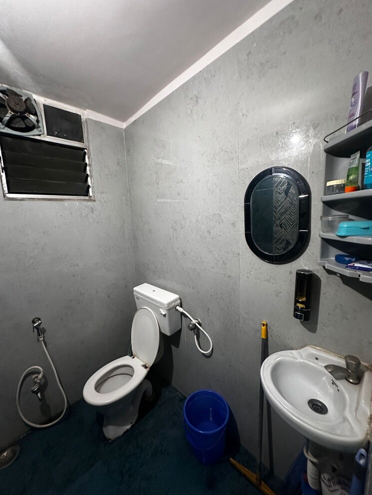 Bathroom, kutchery road 3 Bedroom 1300 Sq.Ft. Apartment In Kutchery Road Ranchi 9316088