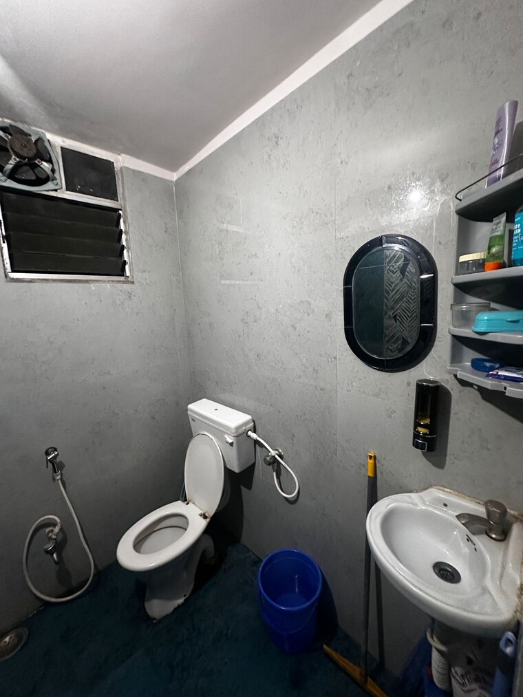 Bathroom, kutchery road 3 Bedroom 1300 Sq.Ft. Apartment In Kutchery Road Ranchi 9316088