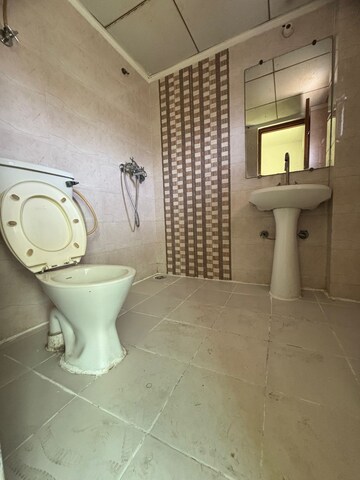 Bathroom in 2.5 BHK Apartment at Mahagun Mahagunpuram II, Lal Kuan – for Sale