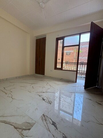 Room in 3 BHK Builder Floor at Saket – for Rent