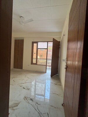 Room in 3 BHK Builder Floor at Saket – for Rent