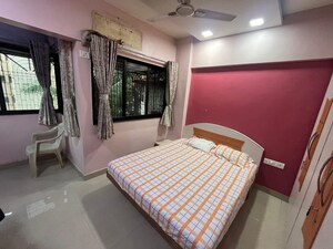 Bedroom in 2 BHK Apartment at Santacruz East – for Rent