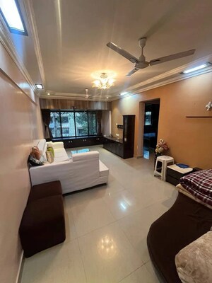 Living Room in 2 BHK Apartment at Santacruz East – for Rent