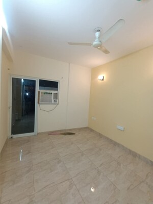 Room in 3 BHK Apartment at SKA Greenarch, Sector 16b Greater Noida – for Rent