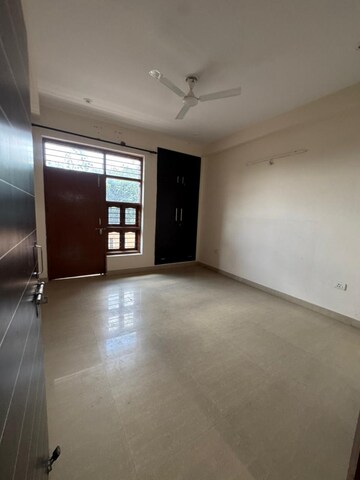 Room in 2 BHK Builder Floor at Sector 46 – for Rent
