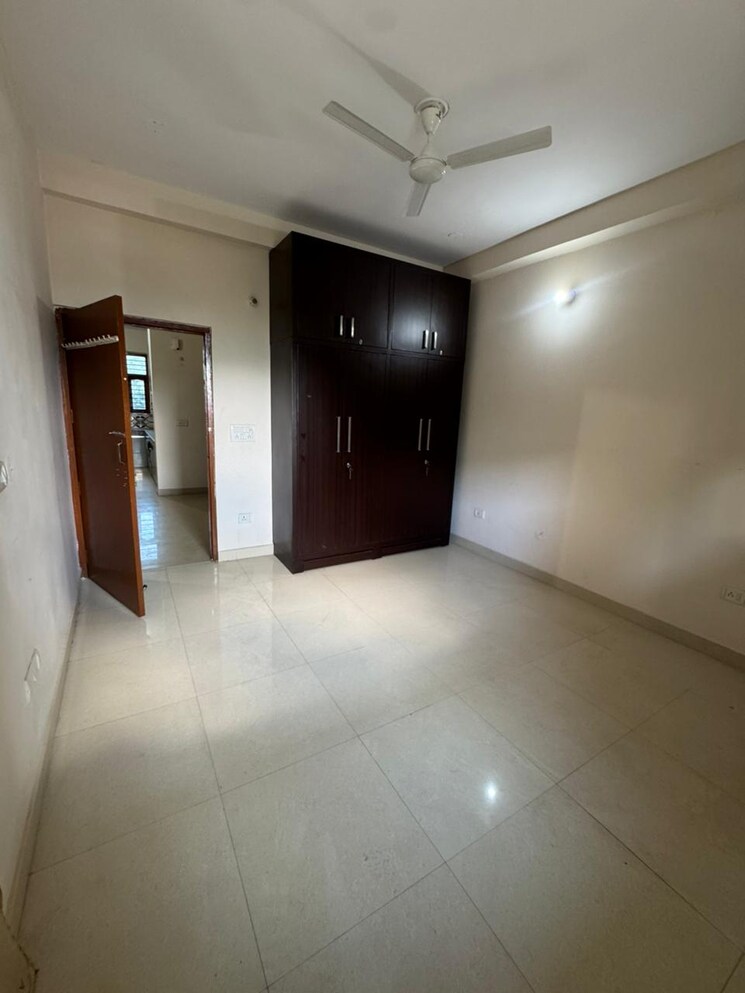 Room, sector 46 2 Bedroom 1439 Sq.Ft. Builder Floor In Sector 46 Gurgaon 9316212