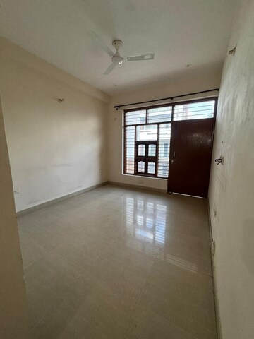 Room in 2 BHK Builder Floor at Sector 46 – for Rent