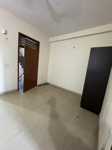 Room in 2 BHK Builder Floor at Sector 46 – for Rent
