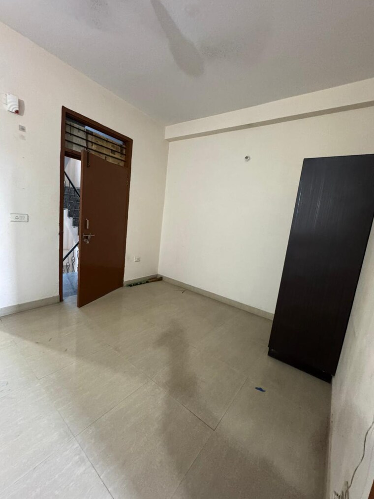 Room, sector 46 2 Bedroom 1439 Sq.Ft. Builder Floor In Sector 46 Gurgaon 9316212