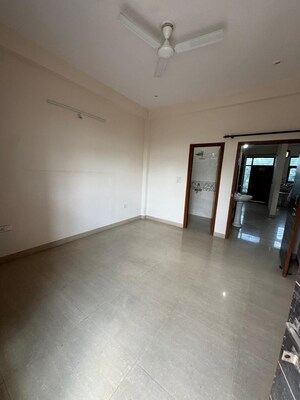 Room in 2 BHK Builder Floor at Sector 46 – for Rent