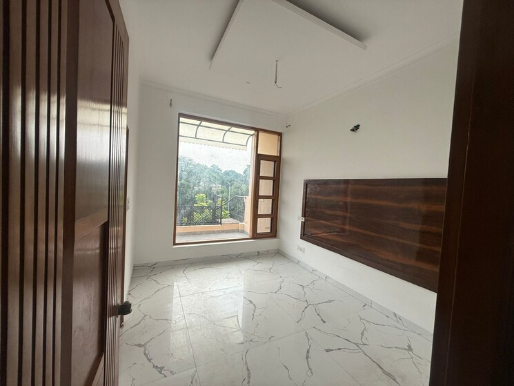 Room, sector 61 mohali 3 Bedroom 1900 Sq.Ft. Builder Floor In Sector 61, Mohali Mohali 9316210