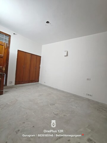 Room in 2 BHK Builder Floor at Sector 31 – for Rent