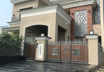 6+ BHK Independent House For Sale in Sector 111