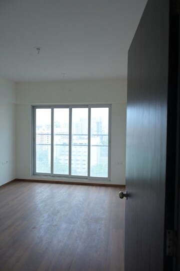 Room in 1 BHK Apartment at Chandak 34 Park Estate, Goregaon West – for Rent