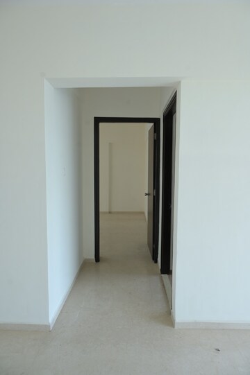 Room in 1 BHK Apartment at Chandak 34 Park Estate, Goregaon West – for Rent