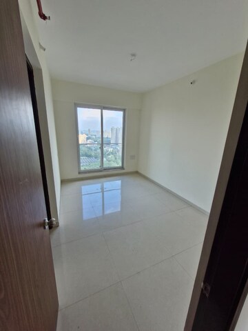 Room in 4 BHK Apartment at Raj Tattva, Kapur Bawdi – for Rent