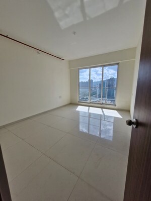 Room in 4 BHK Apartment at Raj Tattva, Kapur Bawdi – for Rent