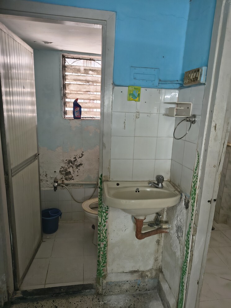 Kitchen, kurla east 1 RK 300 Sq.Ft. Apartment In Kurla East Mumbai 9316284