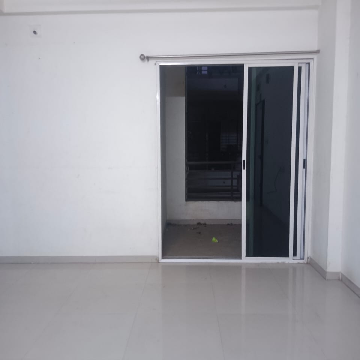 2 BHK + Servant Room Apartment For Rent in Ratnam Gardenbay