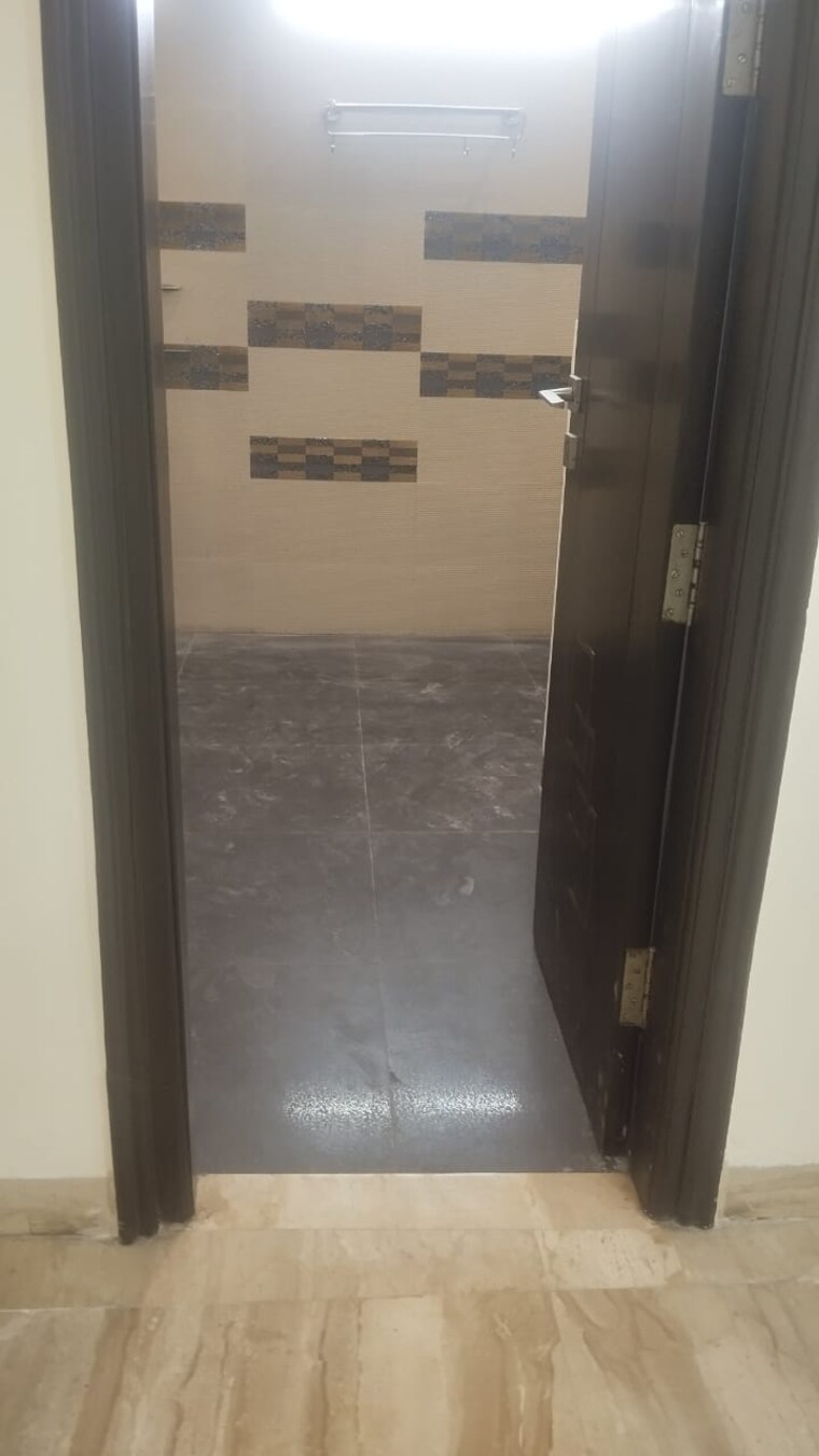 Attached Bathroom, sector 46 3 Bedroom 1800 Sq.Ft. Independent House In Sector 46 Noida 9316315