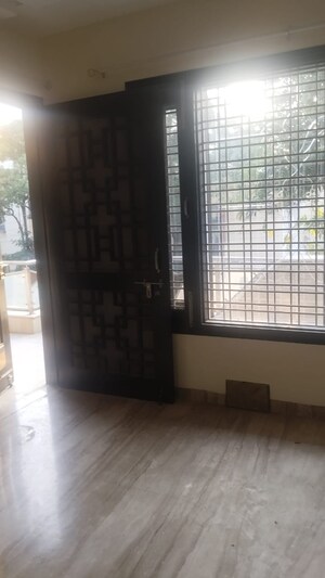 Room in 3 BHK Independent House at Sector 46 – for Rent