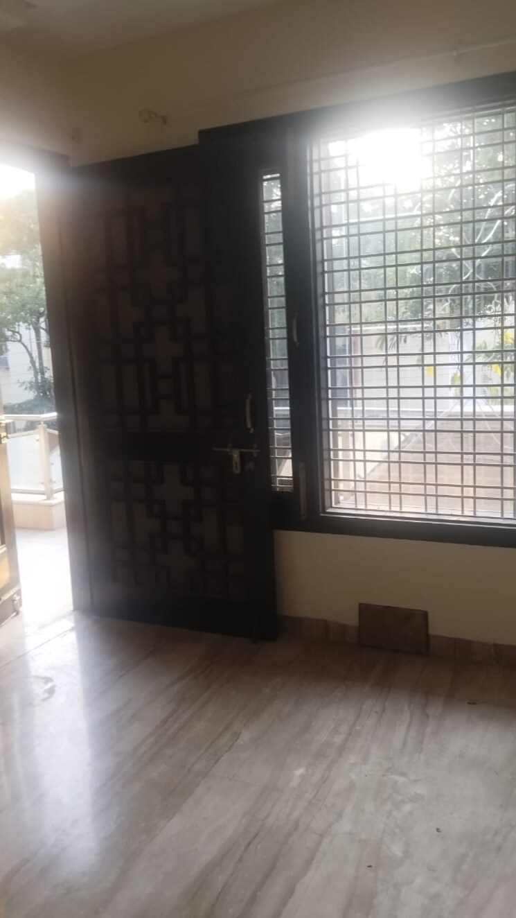 Room, sector 46 3 Bedroom 1800 Sq.Ft. Independent House In Sector 46 Noida 9316315