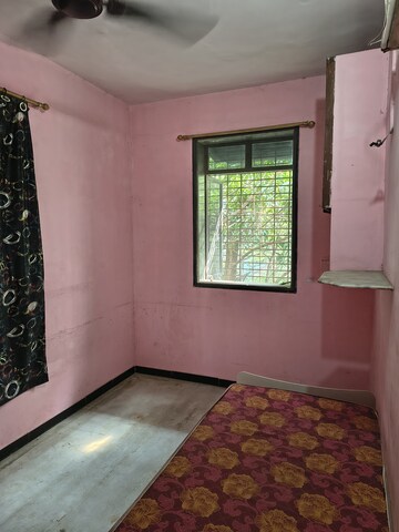 Bedroom in 2 BHK Apartment at Kurla West – for Rent