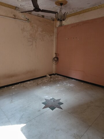 Furnished Amenities in 2 BHK Apartment at Kurla West – for Rent