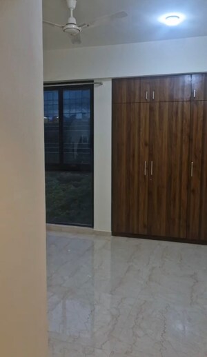 Room in 3 BHK Apartment at Lodha Sterling, Kolshet Road – for Rent