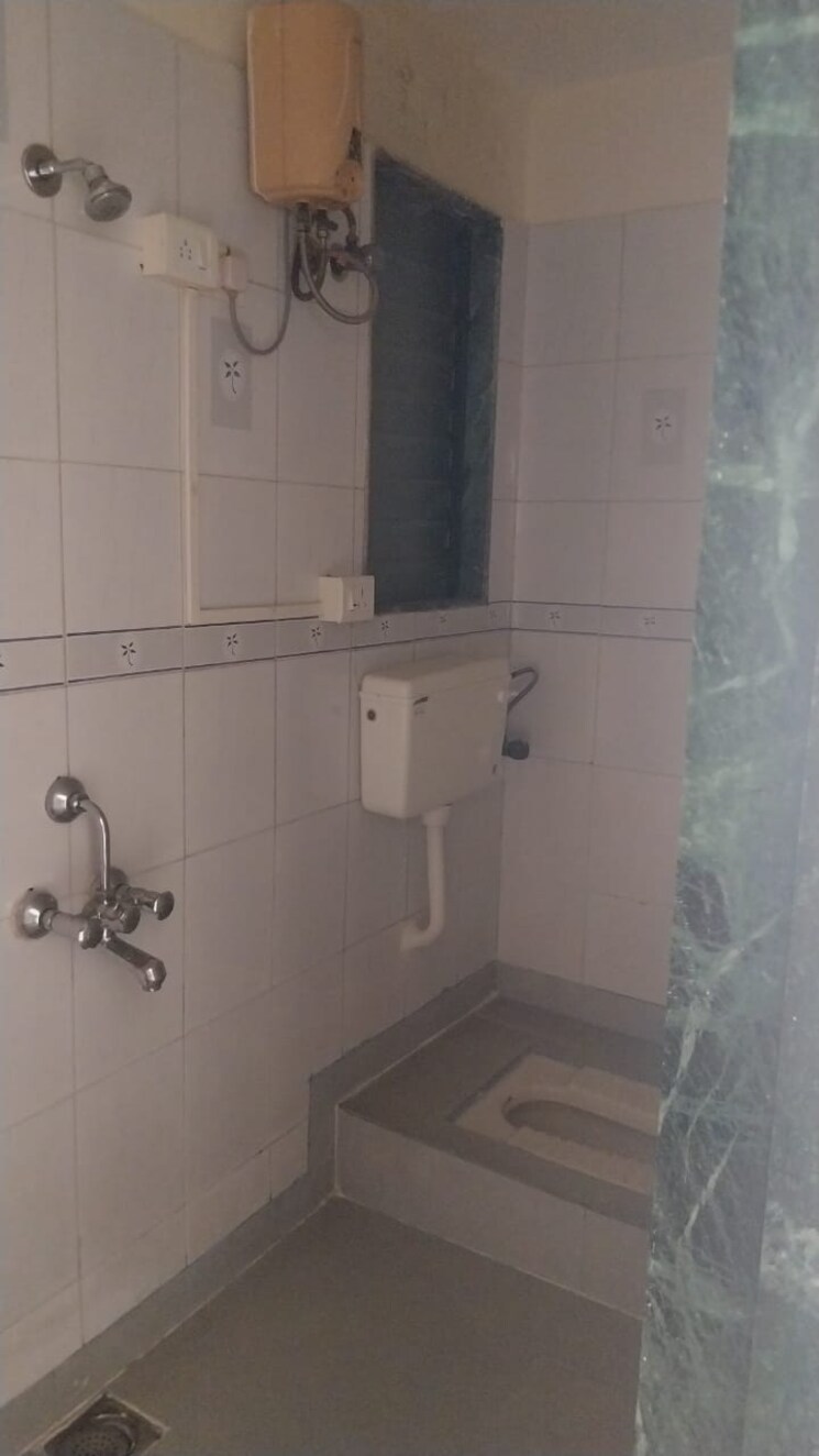 Bathroom, gulraj-heights 2 Bedroom 850 Sq.Ft. Apartment In Kurla East Mumbai 9316364