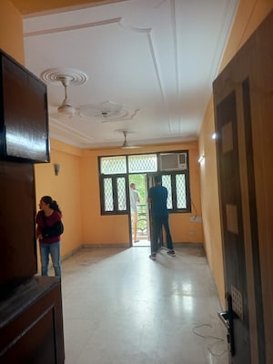 Room in 3 BHK Independent House at Sector 33 – for Rent