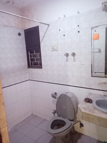 Bathroom in 3 BHK Independent House at Sector 33 – for Rent