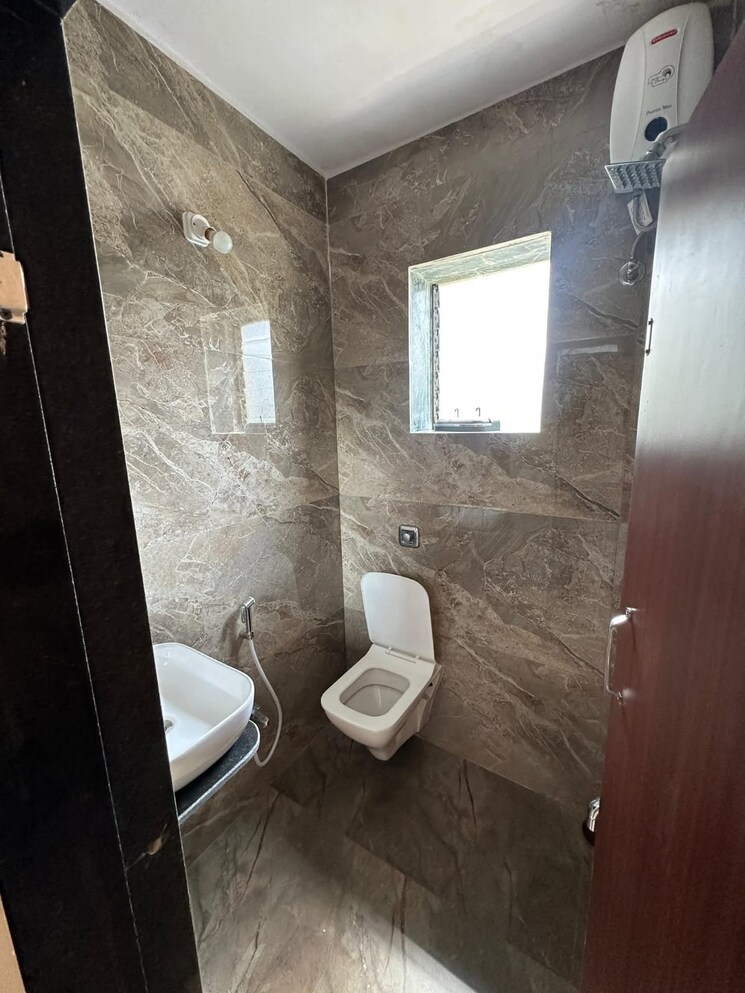 Bathroom, andheri east 1 Bedroom 500 Sq.Ft. Apartment In Andheri East Mumbai 9316382