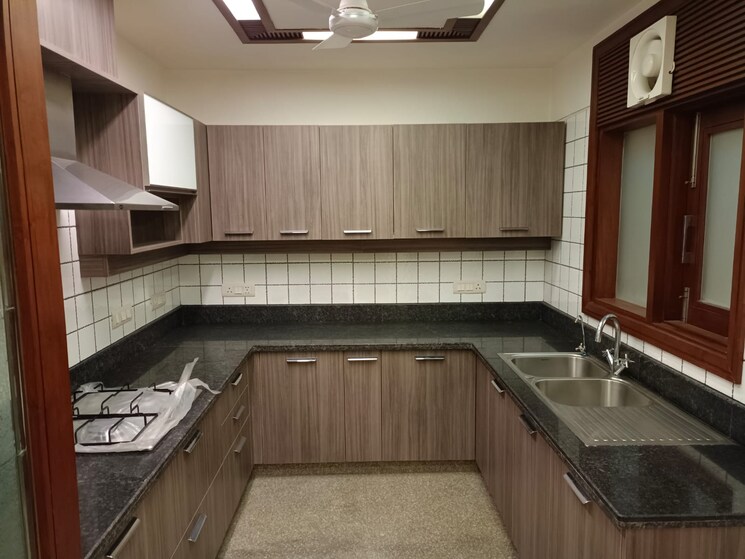 Kitchen, safdarjung enclave 4 Bedroom 300 Sq.Yd. Builder Floor In Safdarjung Enclave Delhi 9316385