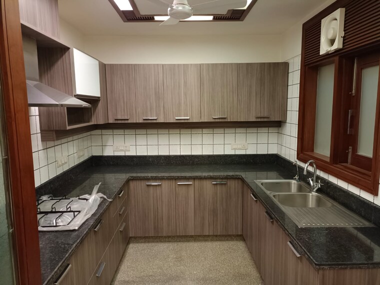 Kitchen, safdarjung enclave 4 Bedroom 300 Sq.Yd. Builder Floor In Safdarjung Enclave Delhi 9316385