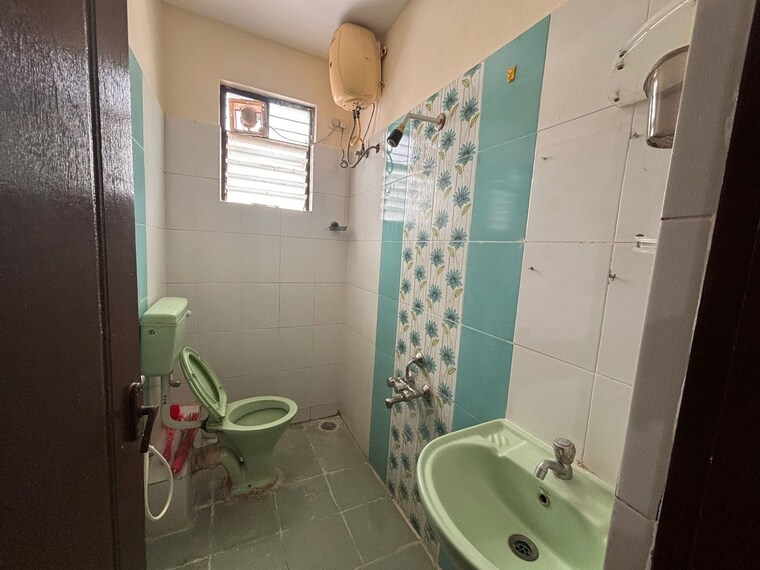 Bathroom, hsr layout 3 Bedroom 1900 Sq.Ft. Builder Floor In Hsr Layout Bangalore 9316415