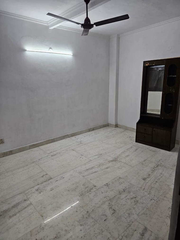 Room, malviya nagar 3 Bedroom 1000 Sq.Ft. Builder Floor In Malviya Nagar Delhi 9316417